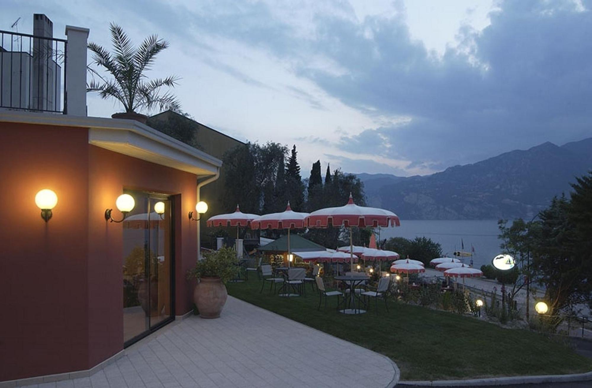 Hotel Oasi Beach Malcesine Exterior foto