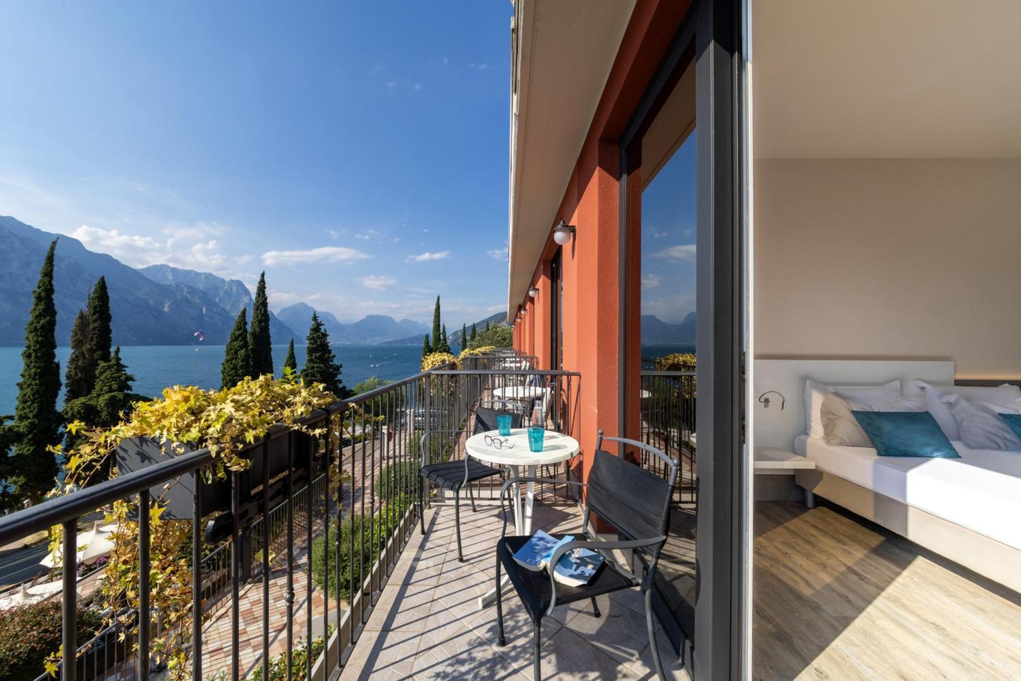 Hotel Oasi Beach Malcesine Exterior foto